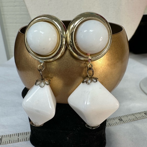 Vintage 70’s 80’s white drop dangle earrings - Picture 8 of 8